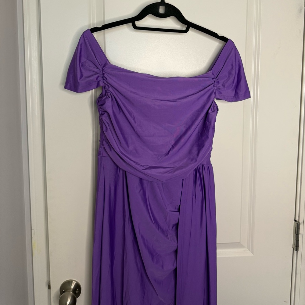Elegant Off-Shoulder Purple Maxi Dress with Front Slit - Picture 3 of 7